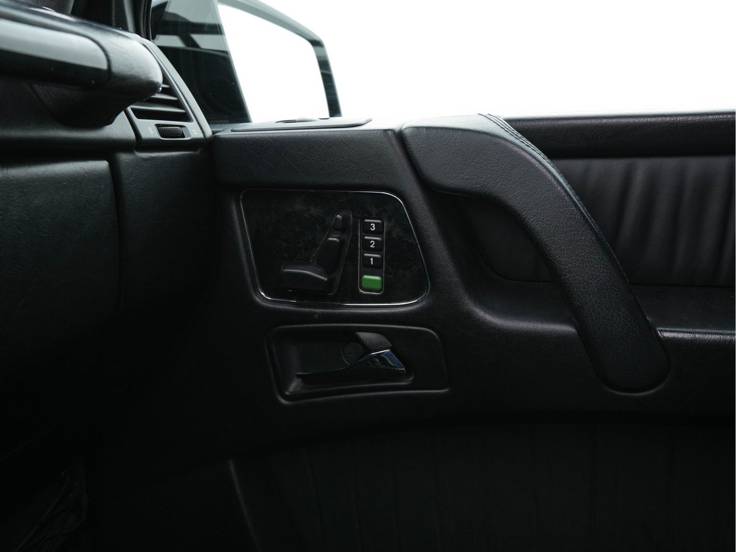 Mercedes-Benz G-Klasse AMG 55 Kompressor Lang AMG Aut. *PANO | LUXURY-DESIGNO-LEATHER | XENON | HARMAN/KARDON | MEMORY-PACK | CAMERA | NAVI-FULLMAP | HEATED-COMFORTSEATS | PIRVACY-GLASS | 20''ALU | TOWBAR*