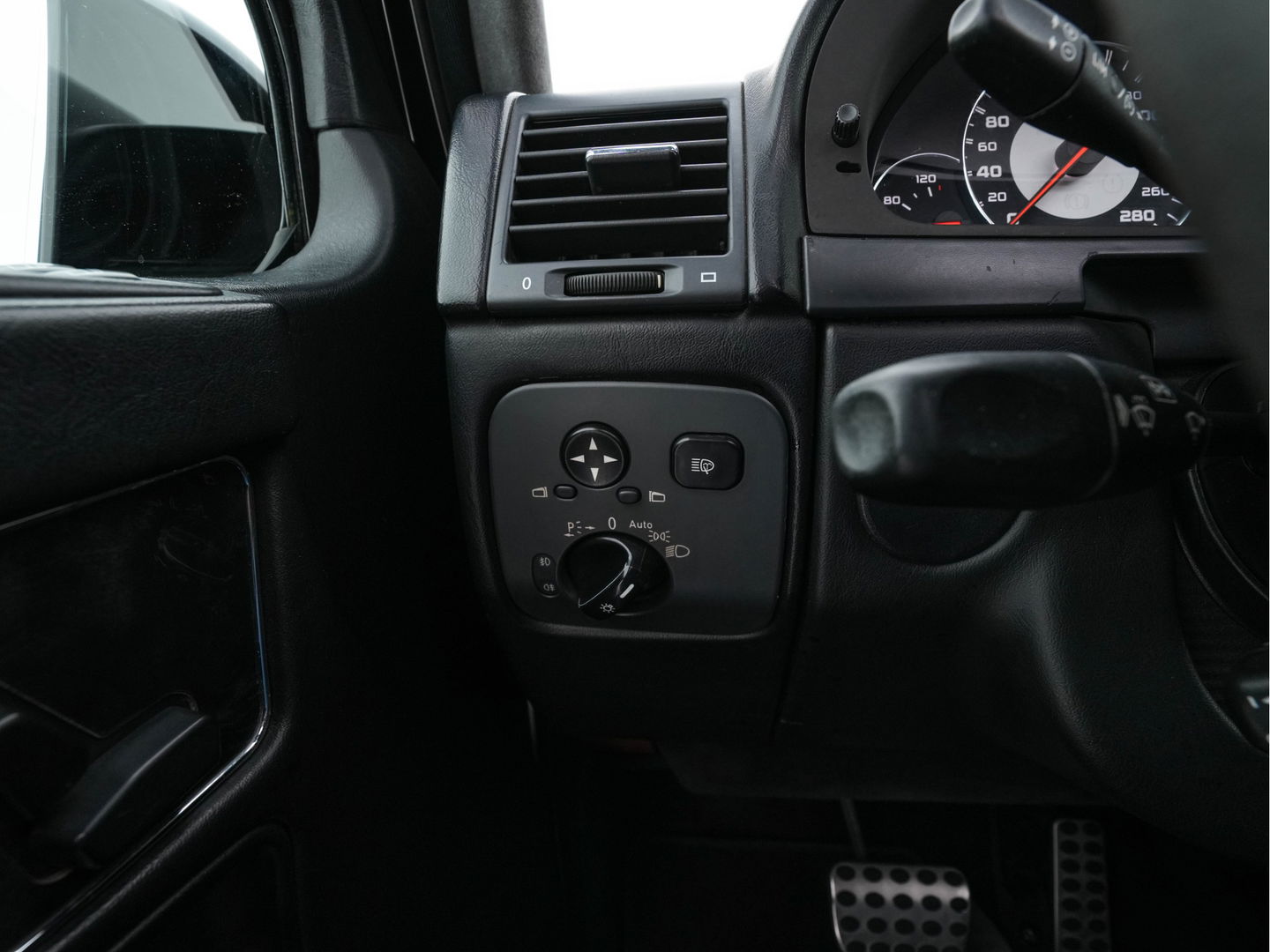 Mercedes-Benz G-Klasse AMG 55 Kompressor Lang AMG Aut. *PANO | LUXURY-DESIGNO-LEATHER | XENON | HARMAN/KARDON | MEMORY-PACK | CAMERA | NAVI-FULLMAP | HEATED-COMFORTSEATS | PIRVACY-GLASS | 20''ALU | TOWBAR*