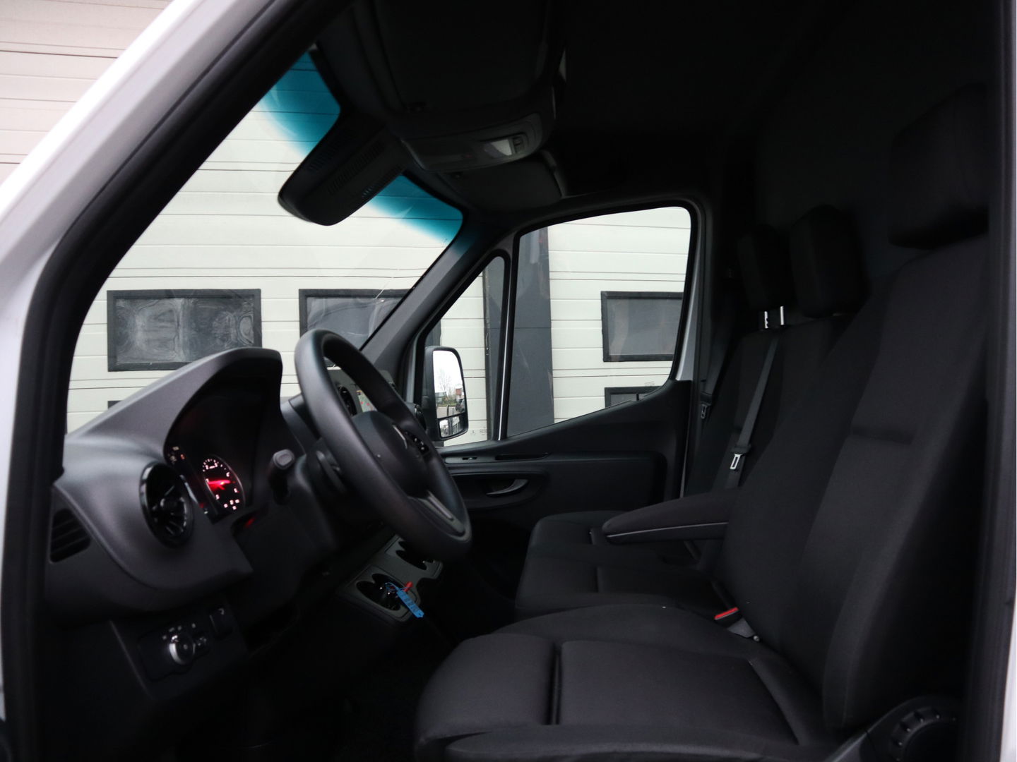 Mercedes-Benz Sprinter 515 CDI Automaat - Bakwagen Laadklep Zijdeur - Trekhaak - Mbux