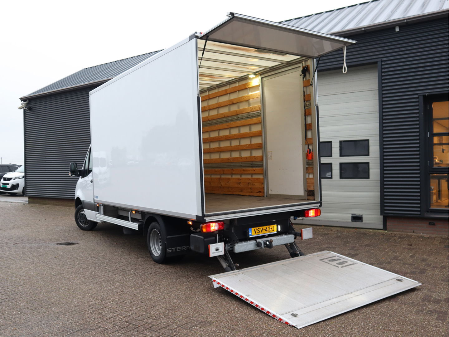 Mercedes-Benz Sprinter 515 CDI Automaat - Bakwagen Laadklep Zijdeur - Trekhaak - Mbux