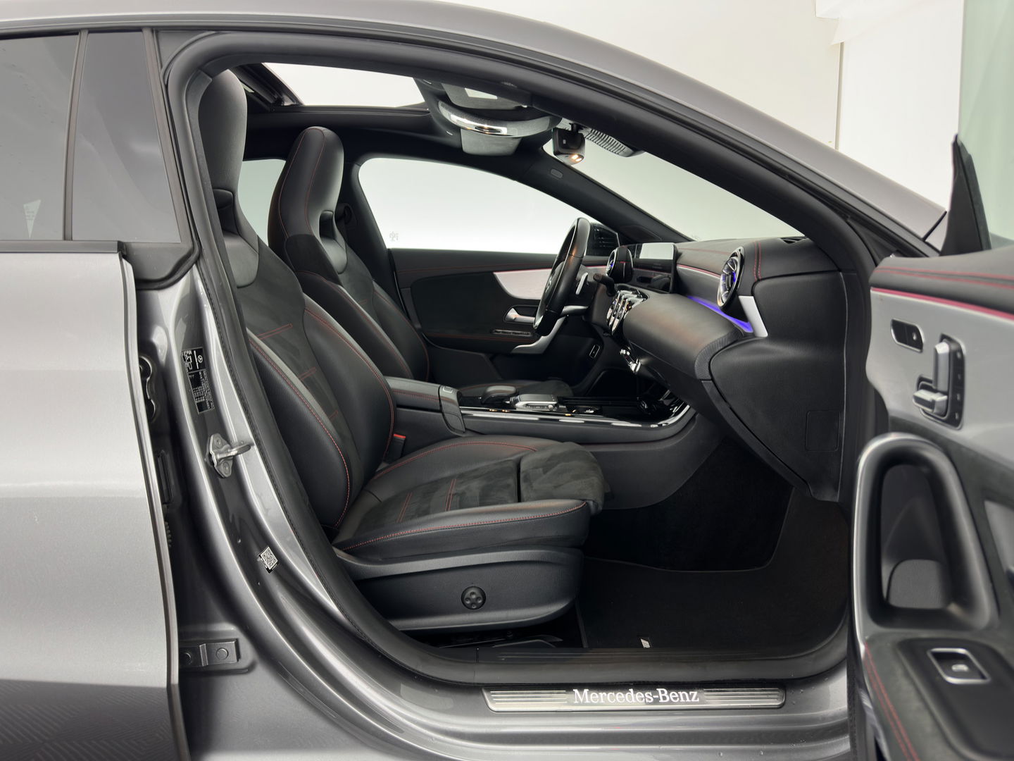 Mercedes-Benz CLA-Klasse Shooting Brake 250 e Business Solution AMG Limited (INCL.BTW) *PANO | LEATHER-MICROFIBRE | MULTIBEAM-LED | AMBIENT-LIGT | BLIND-SPOT | HEATED-SPORTSEATS | WIDE-SCREEN-DIGICOCKPIT | DAB+ | NAVI-FULLMAP | CAMERA | PRIVACY-GLASS |  18''ALU*