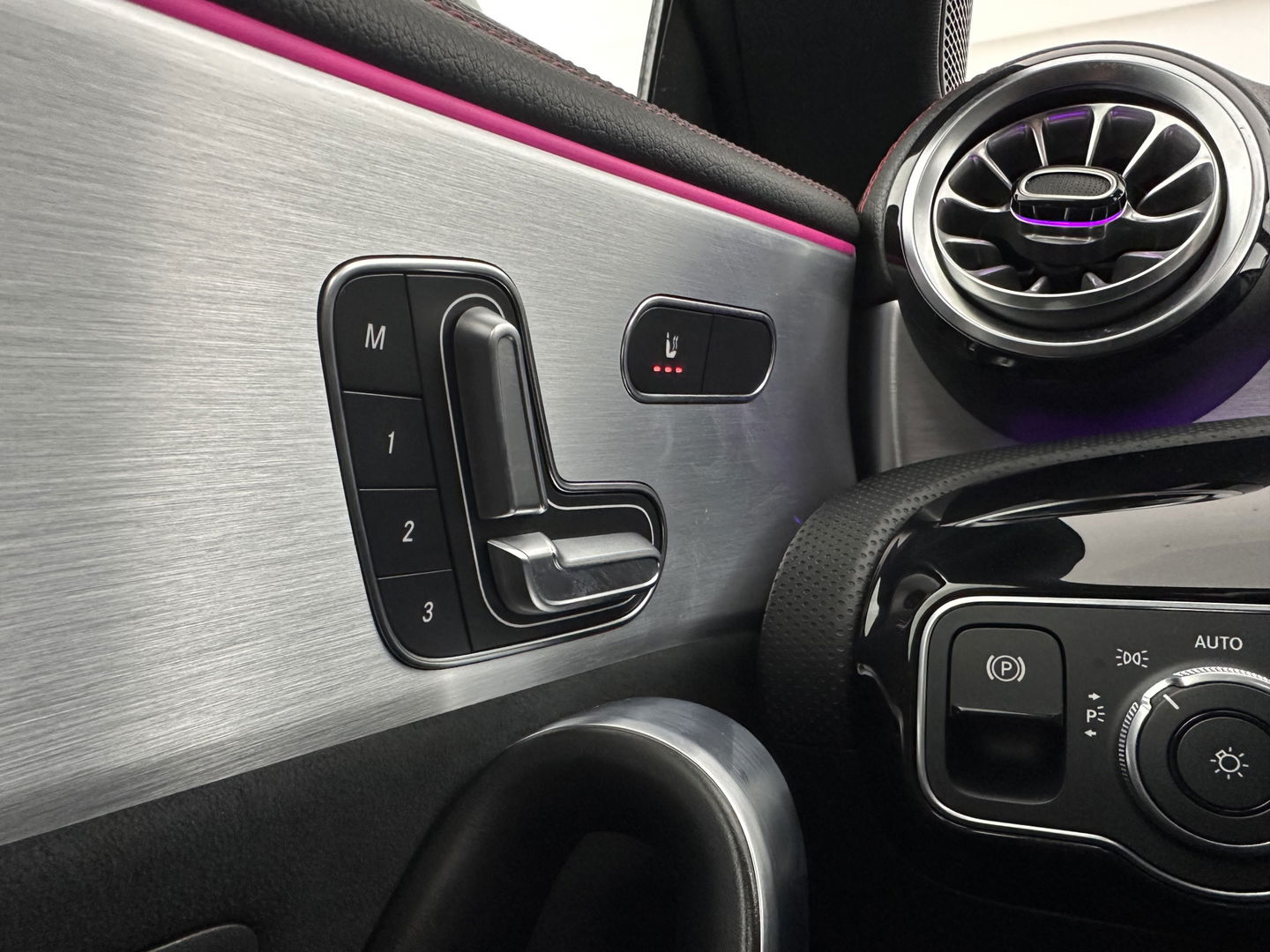 Mercedes-Benz CLA-Klasse Shooting Brake 250 e Business Solution AMG Limited (INCL.BTW) *PANO | LEATHER-MICROFIBRE | MULTIBEAM-LED | AMBIENT-LIGT | BLIND-SPOT | HEATED-SPORTSEATS | WIDE-SCREEN-DIGICOCKPIT | DAB+ | NAVI-FULLMAP | CAMERA | PRIVACY-GLASS |  18''ALU*