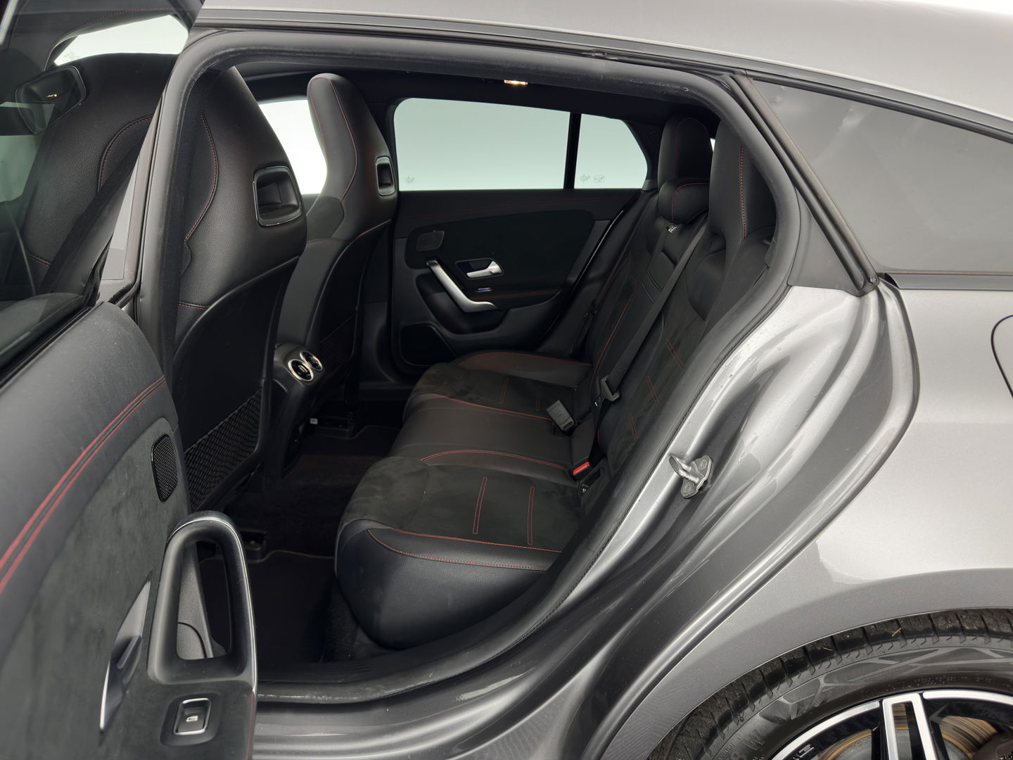 Mercedes-Benz CLA-Klasse Shooting Brake 250 e Business Solution AMG Limited (INCL.BTW) *PANO | LEATHER-MICROFIBRE | MULTIBEAM-LED | AMBIENT-LIGT | BLIND-SPOT | HEATED-SPORTSEATS | WIDE-SCREEN-DIGICOCKPIT | DAB+ | NAVI-FULLMAP | CAMERA | PRIVACY-GLASS |  18''ALU*