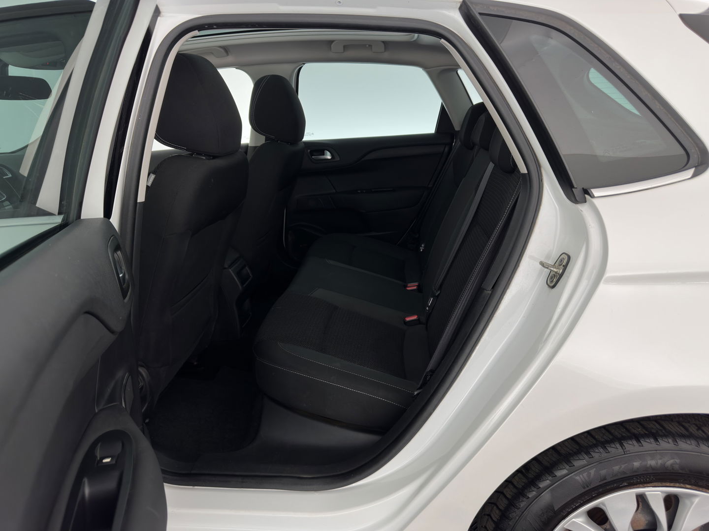 Citroën C4 1.6 BlueHDi Feel *PANO | SPORT-SEATS | PDC | PRIVACY-GLASS | ECC | CRUISE | TOWBAR*