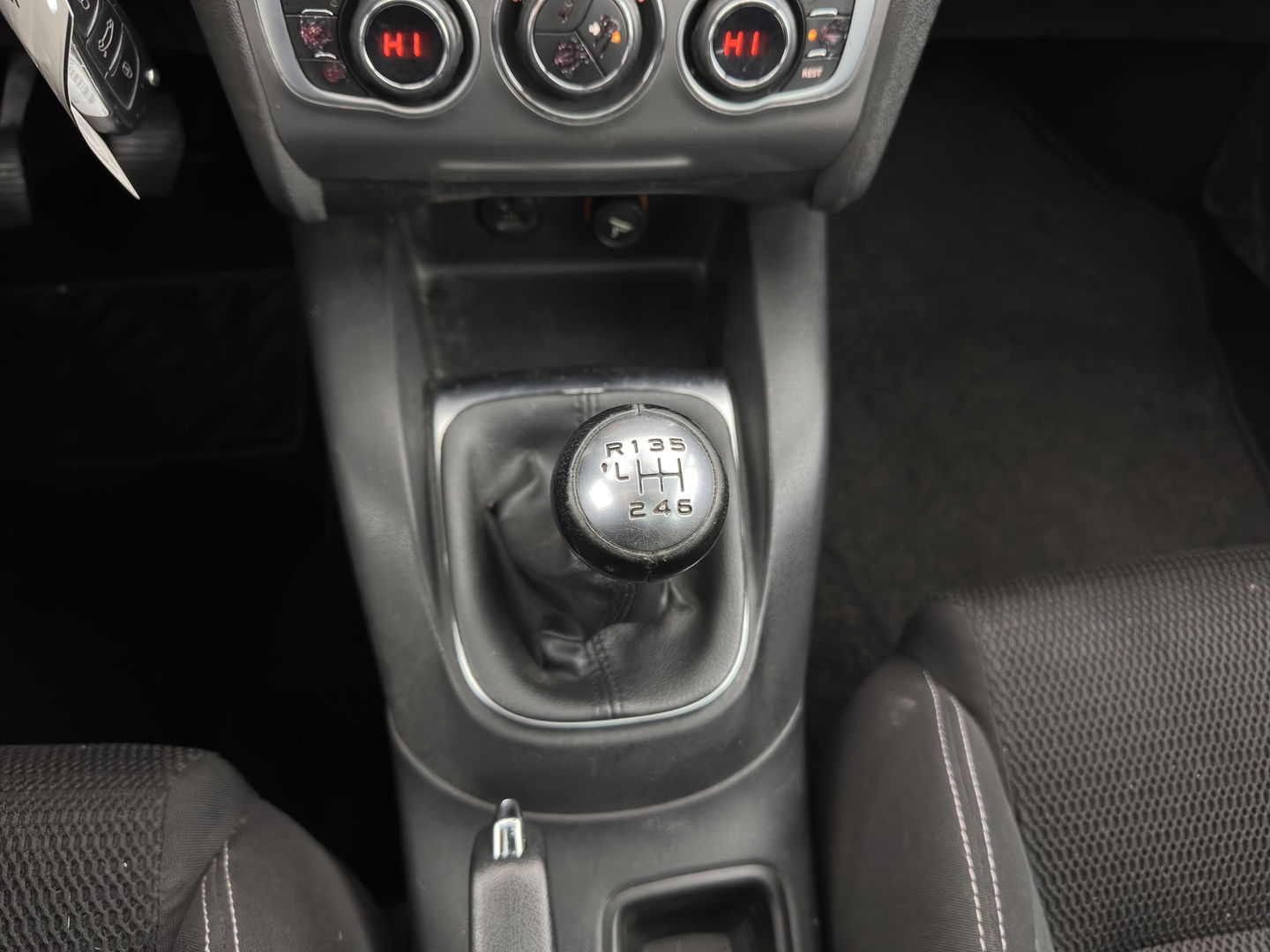 Citroën C4 1.6 BlueHDi Feel *PANO | SPORT-SEATS | PDC | PRIVACY-GLASS | ECC | CRUISE | TOWBAR*