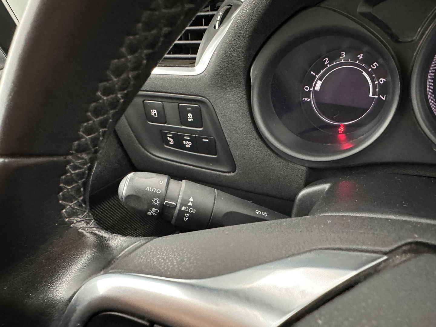 Citroën C4 1.6 BlueHDi Feel *PANO | SPORT-SEATS | PDC | PRIVACY-GLASS | ECC | CRUISE | TOWBAR*