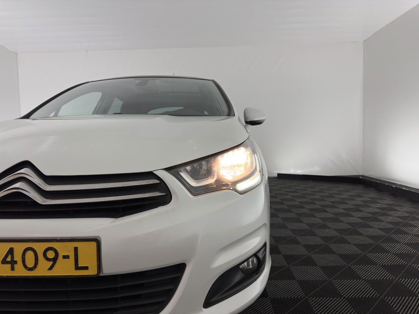Citroën C4 1.6 BlueHDi Feel *PANO | SPORT-SEATS | PDC | PRIVACY-GLASS | ECC | CRUISE | TOWBAR*