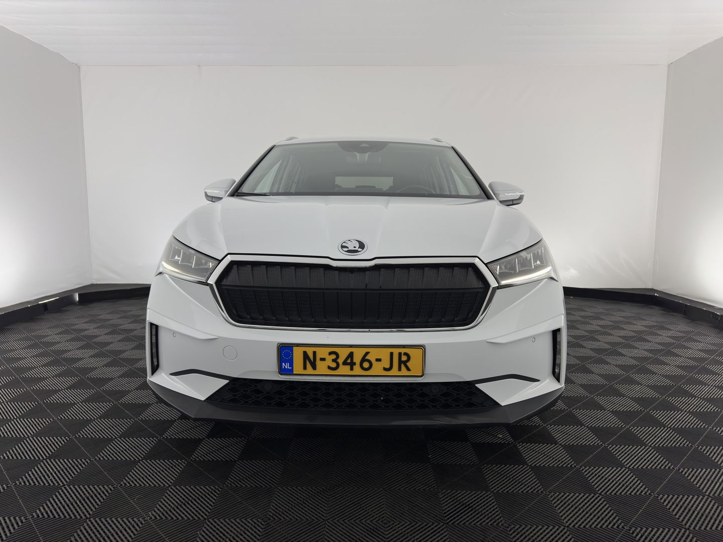 Škoda Enyaq iV 80 {SOH-90%} [ 3-Fase ] (INCL-BTW) *LEATHER-FABRIC | FULL-LED | DIGI-COCKPIT | CAMERA | KEYLESS | NAVI-FULLMAP | AMBIENT-LIGHT | ECC | HEATED-COMFORTSEATS | DAB+ | PDC | CRUISE | CARPLAY | TOWBAR | 19"ALU*