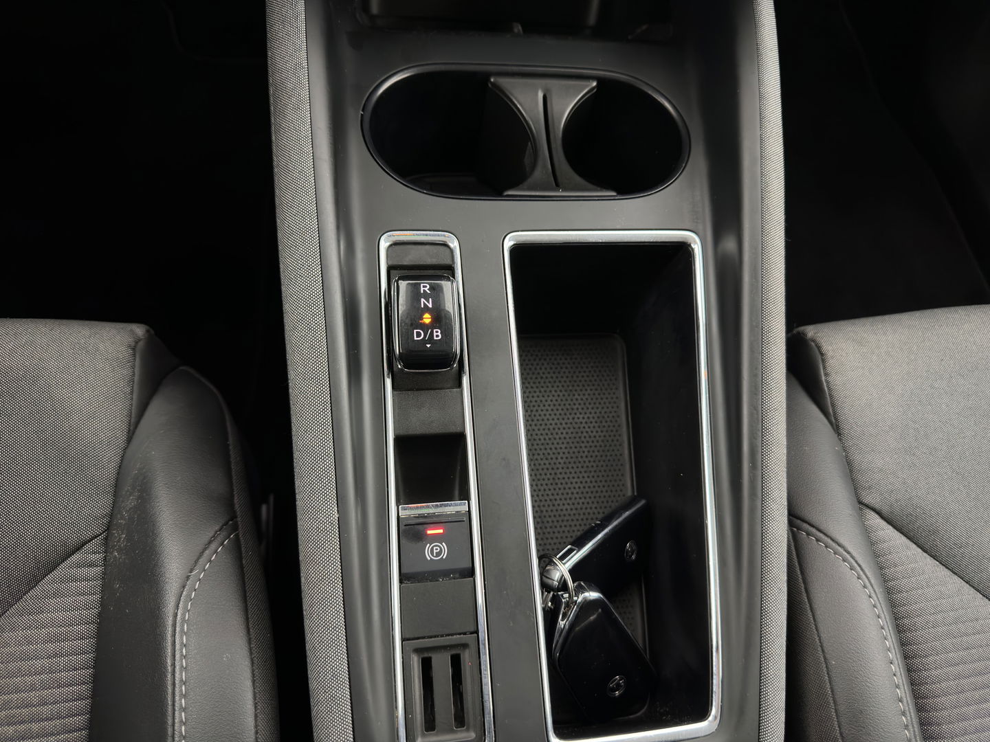 Škoda Enyaq iV 80 {SOH-90%} [ 3-Fase ] (INCL-BTW) *LEATHER-FABRIC | FULL-LED | DIGI-COCKPIT | CAMERA | KEYLESS | NAVI-FULLMAP | AMBIENT-LIGHT | ECC | HEATED-COMFORTSEATS | DAB+ | PDC | CRUISE | CARPLAY | TOWBAR | 19"ALU*