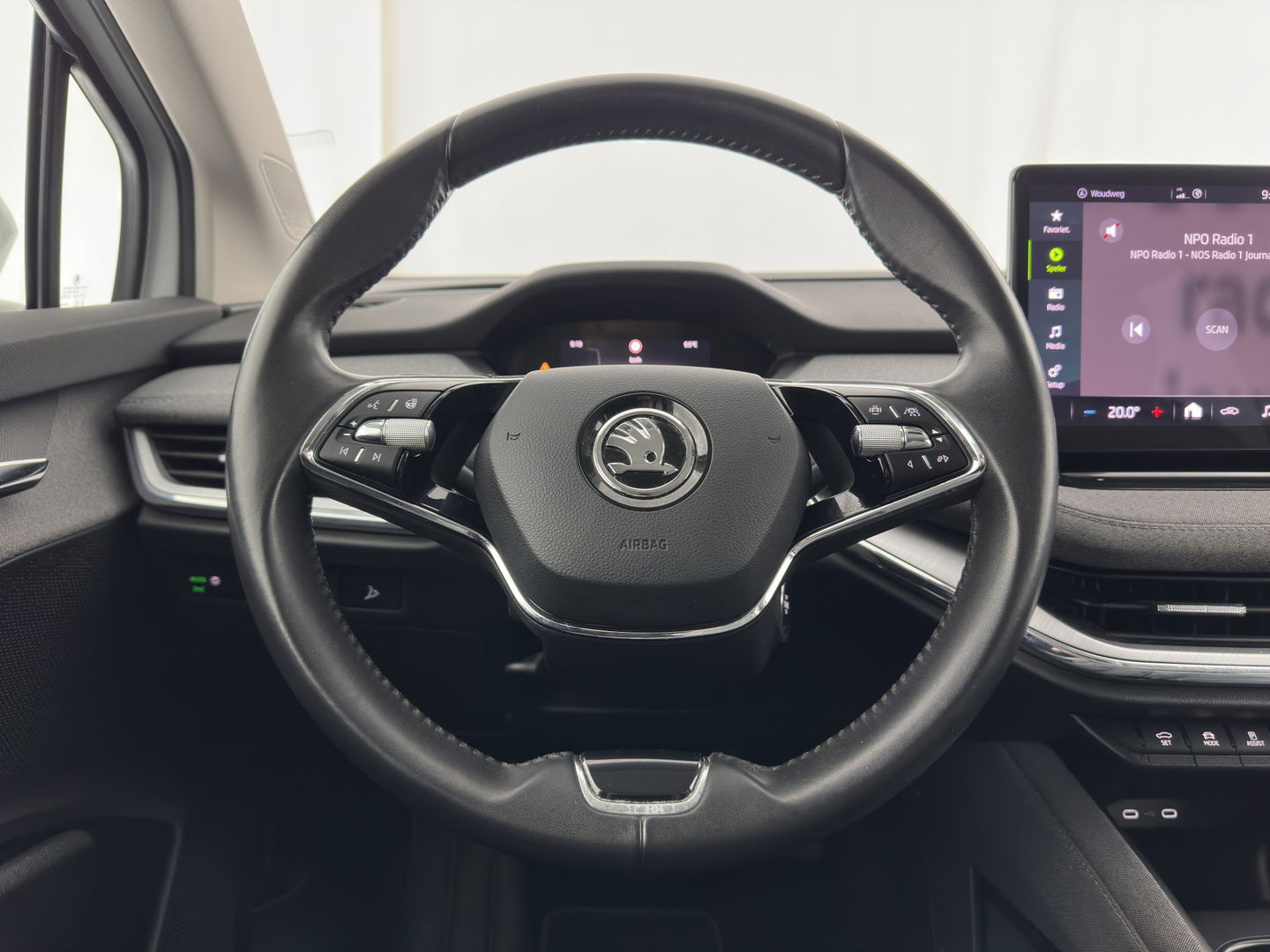 Škoda Enyaq iV 80 {SOH-90%} [ 3-Fase ] (INCL-BTW) *LEATHER-FABRIC | FULL-LED | DIGI-COCKPIT | CAMERA | KEYLESS | NAVI-FULLMAP | AMBIENT-LIGHT | ECC | HEATED-COMFORTSEATS | DAB+ | PDC | CRUISE | CARPLAY | TOWBAR | 19"ALU*