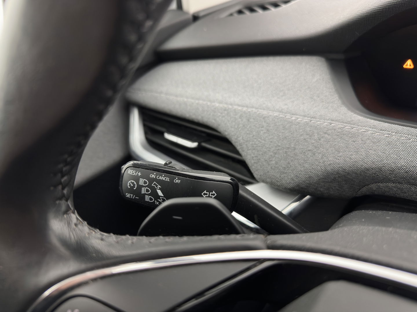 Škoda Enyaq iV 80 {SOH-90%} [ 3-Fase ] (INCL-BTW) *LEATHER-FABRIC | FULL-LED | DIGI-COCKPIT | CAMERA | KEYLESS | NAVI-FULLMAP | AMBIENT-LIGHT | ECC | HEATED-COMFORTSEATS | DAB+ | PDC | CRUISE | CARPLAY | TOWBAR | 19"ALU*