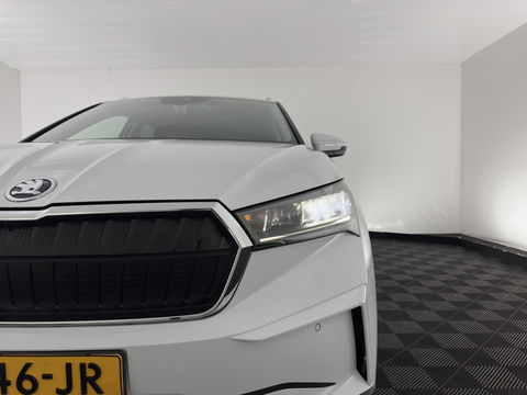 Škoda Enyaq iV 80 {SOH-90%} [ 3-Fase ] (INCL-BTW) *LEATHER-FABRIC | FULL-LED | DIGI-COCKPIT | CAMERA | KEYLESS | NAVI-FULLMAP | AMBIENT-LIGHT | ECC | HEATED-COMFORTSEATS | DAB+ | PDC | CRUISE | CARPLAY | TOWBAR | 19"ALU*