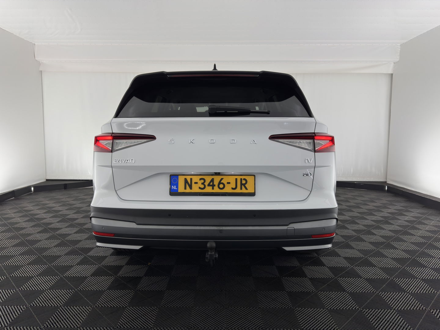 Škoda Enyaq iV 80 {SOH-90%} [ 3-Fase ] (INCL-BTW) *LEATHER-FABRIC | FULL-LED | DIGI-COCKPIT | CAMERA | KEYLESS | NAVI-FULLMAP | AMBIENT-LIGHT | ECC | HEATED-COMFORTSEATS | DAB+ | PDC | CRUISE | CARPLAY | TOWBAR | 19"ALU*