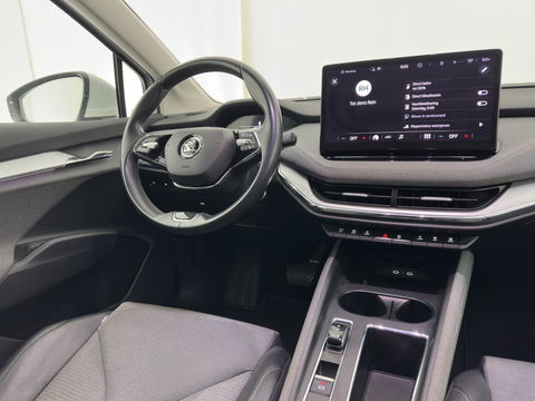 Škoda Enyaq iV 80 {SOH-90%} [ 3-Fase ] (INCL-BTW) *LEATHER-FABRIC | FULL-LED | DIGI-COCKPIT | CAMERA | KEYLESS | NAVI-FULLMAP | AMBIENT-LIGHT | ECC | HEATED-COMFORTSEATS | DAB+ | PDC | CRUISE | CARPLAY | TOWBAR | 19"ALU*