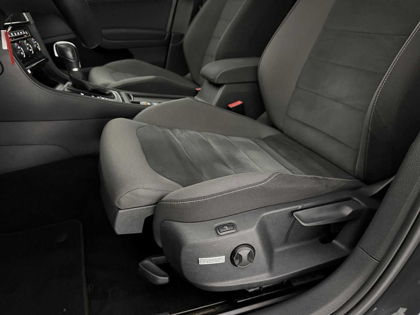 Volkswagen Golf Variant TSI | Camera | Adap. Cruise | Massage | Carplay | Trekh. | Stoelverw.