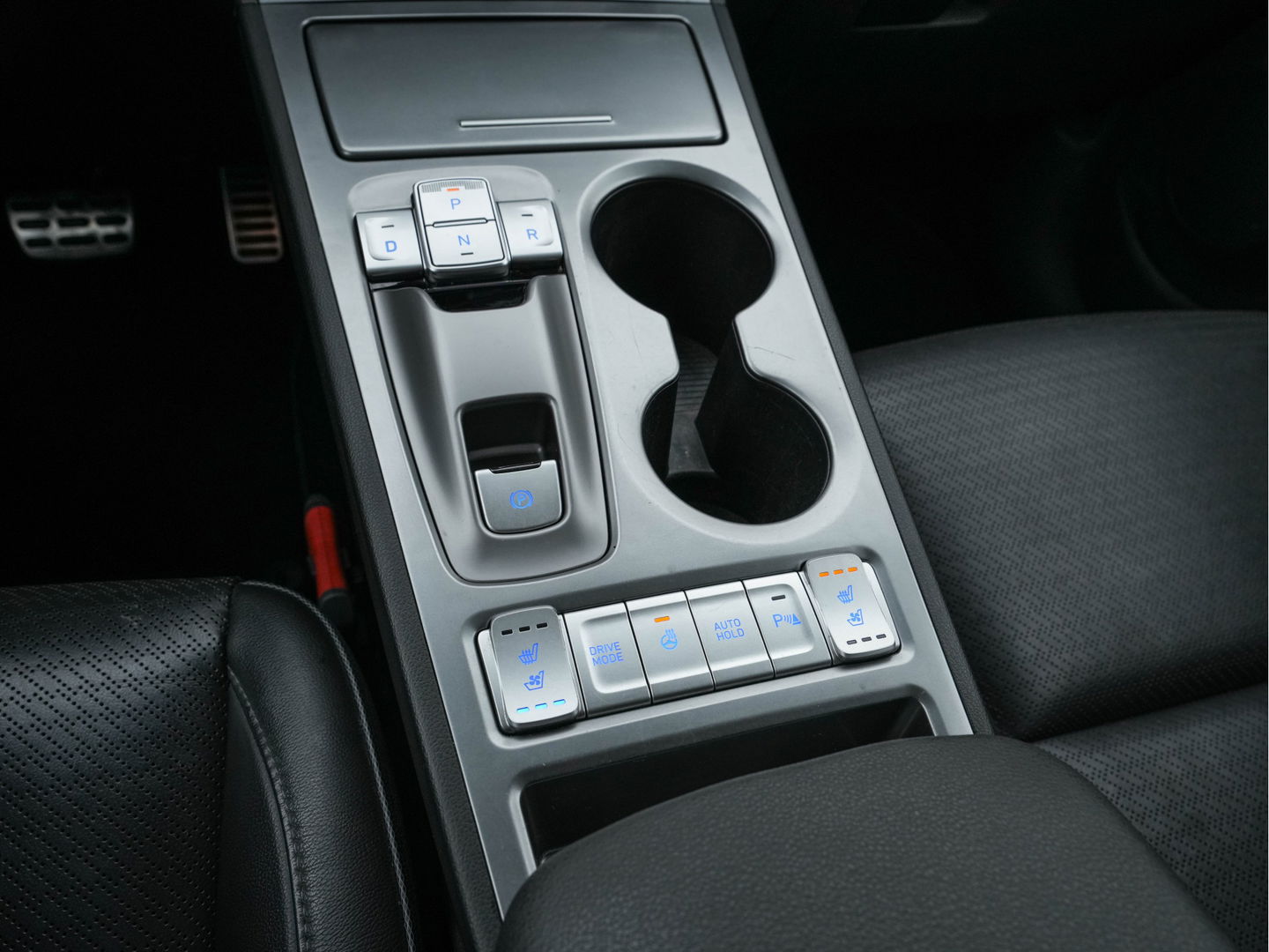 Hyundai KONA EV Premium 64 kWh ( Fase-3 ) { SOH-96%) (INCL-BTW) *AUT | HEAT-PUMP | NAVI-FULLMAP | KEYLESS | CAMERA | DAB | ECC | PDC | ADAPTIVE-CRUISE | CCS-FASTLOADER | LANE-ASSIST | HEATED-COMFORTSEATS | 17''ALU*