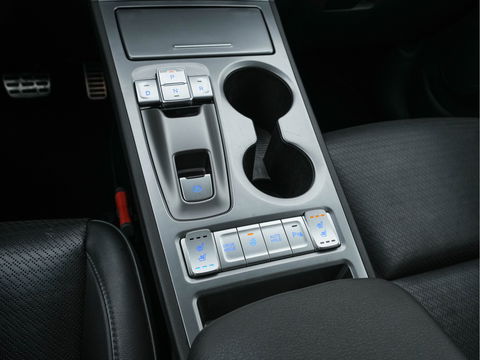 Hyundai KONA EV Premium 64 kWh ( Fase-3 ) { SOH-96%) (INCL-BTW) *AUT | HEAT-PUMP | NAVI-FULLMAP | KEYLESS | CAMERA | DAB | ECC | PDC | ADAPTIVE-CRUISE | CCS-FASTLOADER | LANE-ASSIST | HEATED-COMFORTSEATS | 17''ALU*