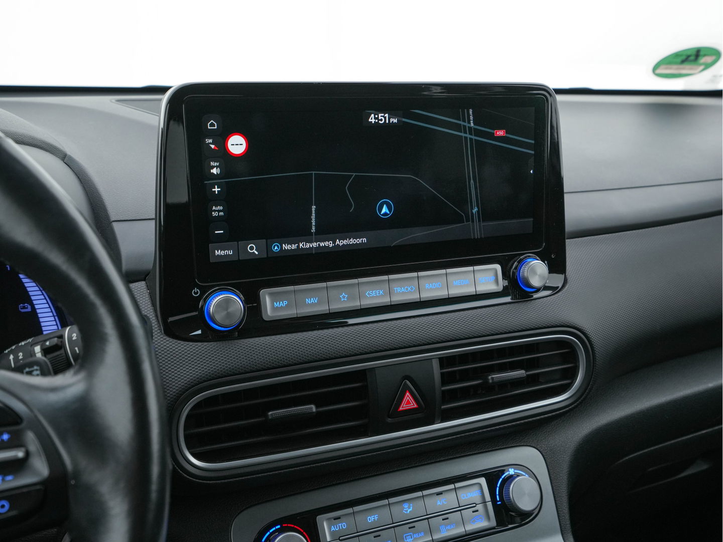 Hyundai KONA EV Premium 64 kWh ( Fase-3 ) { SOH-96%) (INCL-BTW) *AUT | HEAT-PUMP | NAVI-FULLMAP | KEYLESS | CAMERA | DAB | ECC | PDC | ADAPTIVE-CRUISE | CCS-FASTLOADER | LANE-ASSIST | HEATED-COMFORTSEATS | 17''ALU*