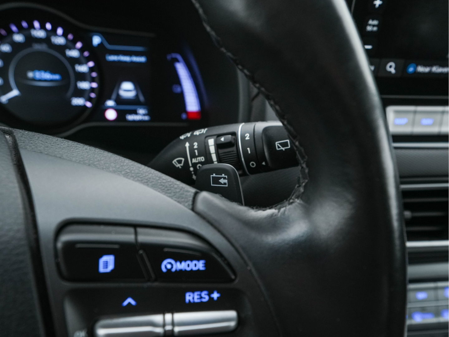 Hyundai KONA EV Premium 64 kWh ( Fase-3 ) { SOH-96%) (INCL-BTW) *AUT | HEAT-PUMP | NAVI-FULLMAP | KEYLESS | CAMERA | DAB | ECC | PDC | ADAPTIVE-CRUISE | CCS-FASTLOADER | LANE-ASSIST | HEATED-COMFORTSEATS | 17''ALU*