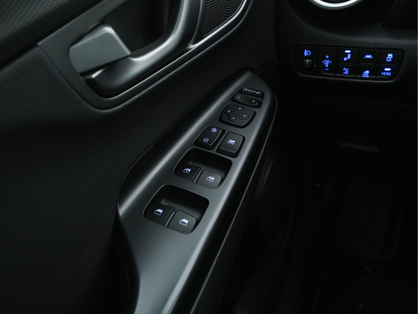 Hyundai KONA EV Premium 64 kWh ( Fase-3 ) { SOH-96%) (INCL-BTW) *AUT | HEAT-PUMP | NAVI-FULLMAP | KEYLESS | CAMERA | DAB | ECC | PDC | ADAPTIVE-CRUISE | CCS-FASTLOADER | LANE-ASSIST | HEATED-COMFORTSEATS | 17''ALU*