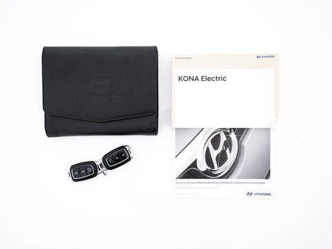 Hyundai KONA EV Premium 64 kWh ( Fase-3 ) { SOH-96%) (INCL-BTW) *AUT | HEAT-PUMP | NAVI-FULLMAP | KEYLESS | CAMERA | DAB | ECC | PDC | ADAPTIVE-CRUISE | CCS-FASTLOADER | LANE-ASSIST | HEATED-COMFORTSEATS | 17''ALU*