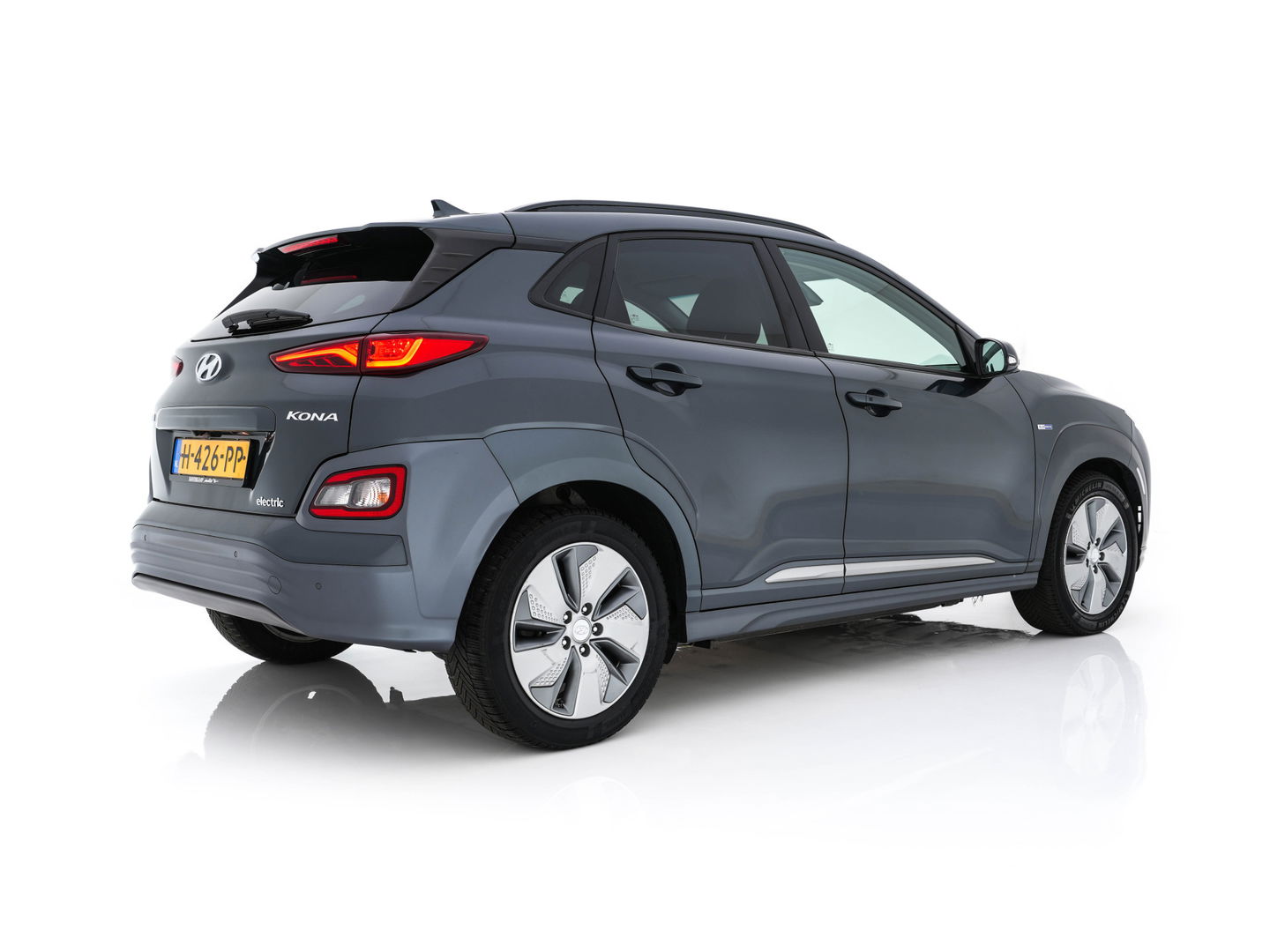 Hyundai KONA EV Premium 64 kWh ( Fase-3 ) { SOH-96%) (INCL-BTW) *AUT | HEAT-PUMP | NAVI-FULLMAP | KEYLESS | CAMERA | DAB | ECC | PDC | ADAPTIVE-CRUISE | CCS-FASTLOADER | LANE-ASSIST | HEATED-COMFORTSEATS | 17''ALU*
