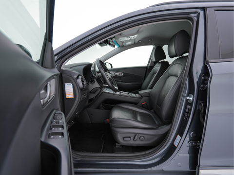 Hyundai KONA EV Premium 64 kWh ( Fase-3 ) { SOH-96%) (INCL-BTW) *AUT | HEAT-PUMP | NAVI-FULLMAP | KEYLESS | CAMERA | DAB | ECC | PDC | ADAPTIVE-CRUISE | CCS-FASTLOADER | LANE-ASSIST | HEATED-COMFORTSEATS | 17''ALU*