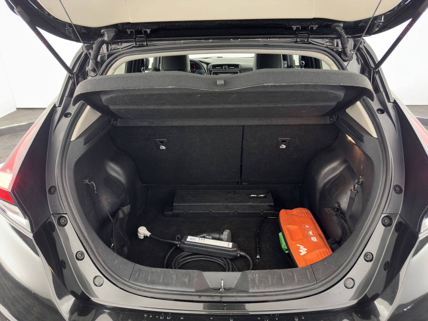 Nissan Leaf Tekna 40 kWh (SOH-83%) (INCL-BTW) *AUT | LUXURY-LEATHER | FULL-LED | BOSE-AUDIO | TOPVIEW | DAB | KEYLESS | NAVI-FULLMAP | DAB | HEATED-COMFORTSEATS | PRIVACY-GLASS | ADAPTIVE-CRUISE | 17''ALU*