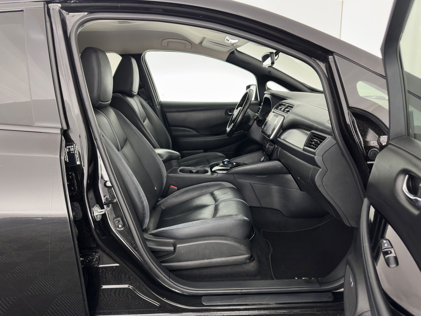 Nissan Leaf Tekna 40 kWh (SOH-83%) (INCL-BTW) *AUT | LUXURY-LEATHER | FULL-LED | BOSE-AUDIO | TOPVIEW | DAB | KEYLESS | NAVI-FULLMAP | DAB | HEATED-COMFORTSEATS | PRIVACY-GLASS | ADAPTIVE-CRUISE | 17''ALU*