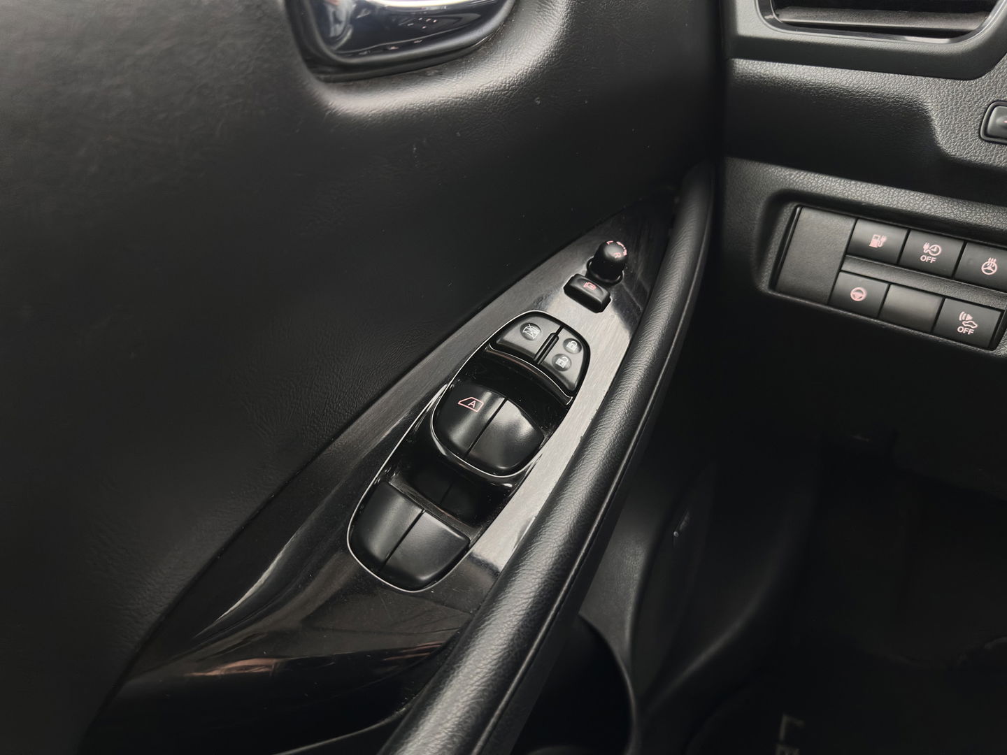 Nissan Leaf Tekna 40 kWh (SOH-83%) (INCL-BTW) *AUT | LUXURY-LEATHER | FULL-LED | BOSE-AUDIO | TOPVIEW | DAB | KEYLESS | NAVI-FULLMAP | DAB | HEATED-COMFORTSEATS | PRIVACY-GLASS | ADAPTIVE-CRUISE | 17''ALU*