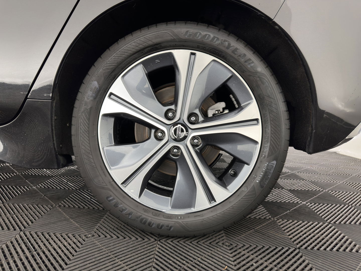 Nissan Leaf Tekna 40 kWh (SOH-83%) (INCL-BTW) *AUT | LUXURY-LEATHER | FULL-LED | BOSE-AUDIO | TOPVIEW | DAB | KEYLESS | NAVI-FULLMAP | DAB | HEATED-COMFORTSEATS | PRIVACY-GLASS | ADAPTIVE-CRUISE | 17''ALU*