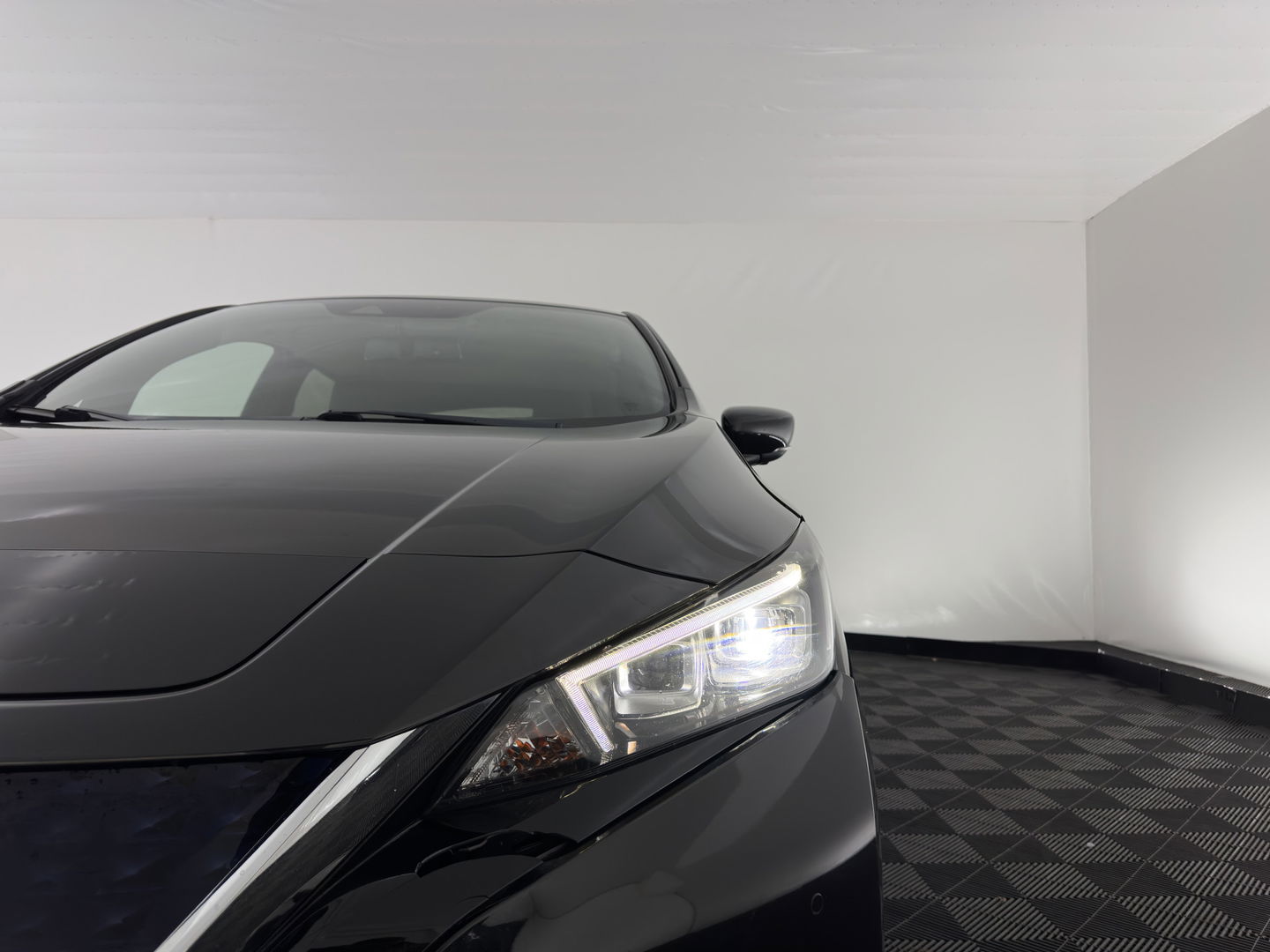 Nissan Leaf Tekna 40 kWh (SOH-83%) (INCL-BTW) *AUT | LUXURY-LEATHER | FULL-LED | BOSE-AUDIO | TOPVIEW | DAB | KEYLESS | NAVI-FULLMAP | DAB | HEATED-COMFORTSEATS | PRIVACY-GLASS | ADAPTIVE-CRUISE | 17''ALU*