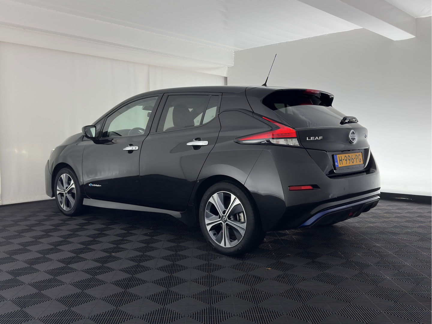 Nissan Leaf Tekna 40 kWh (SOH-83%) (INCL-BTW) *AUT | LUXURY-LEATHER | FULL-LED | BOSE-AUDIO | TOPVIEW | DAB | KEYLESS | NAVI-FULLMAP | DAB | HEATED-COMFORTSEATS | PRIVACY-GLASS | ADAPTIVE-CRUISE | 17''ALU*