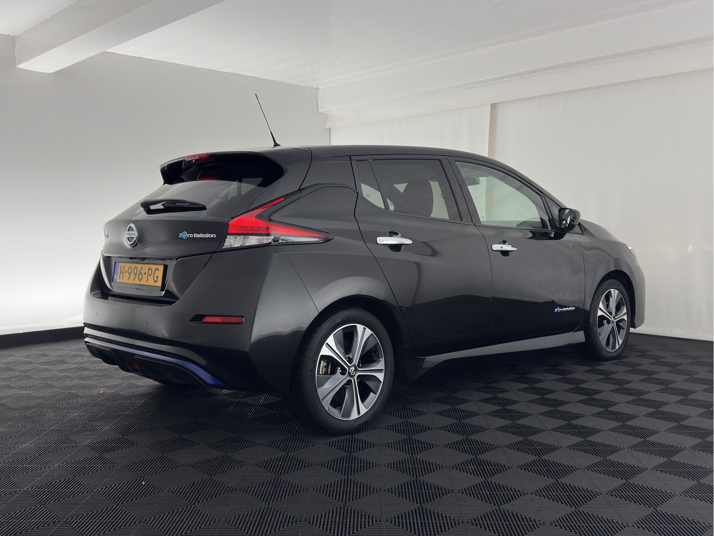 Nissan Leaf Tekna 40 kWh (SOH-83%) (INCL-BTW) *AUT | LUXURY-LEATHER | FULL-LED | BOSE-AUDIO | TOPVIEW | DAB | KEYLESS | NAVI-FULLMAP | DAB | HEATED-COMFORTSEATS | PRIVACY-GLASS | ADAPTIVE-CRUISE | 17''ALU*
