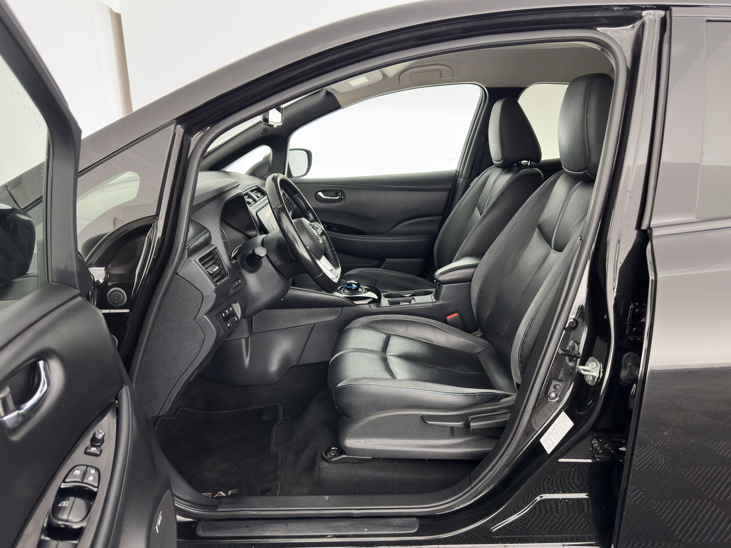 Nissan Leaf Tekna 40 kWh (SOH-83%) (INCL-BTW) *AUT | LUXURY-LEATHER | FULL-LED | BOSE-AUDIO | TOPVIEW | DAB | KEYLESS | NAVI-FULLMAP | DAB | HEATED-COMFORTSEATS | PRIVACY-GLASS | ADAPTIVE-CRUISE | 17''ALU*