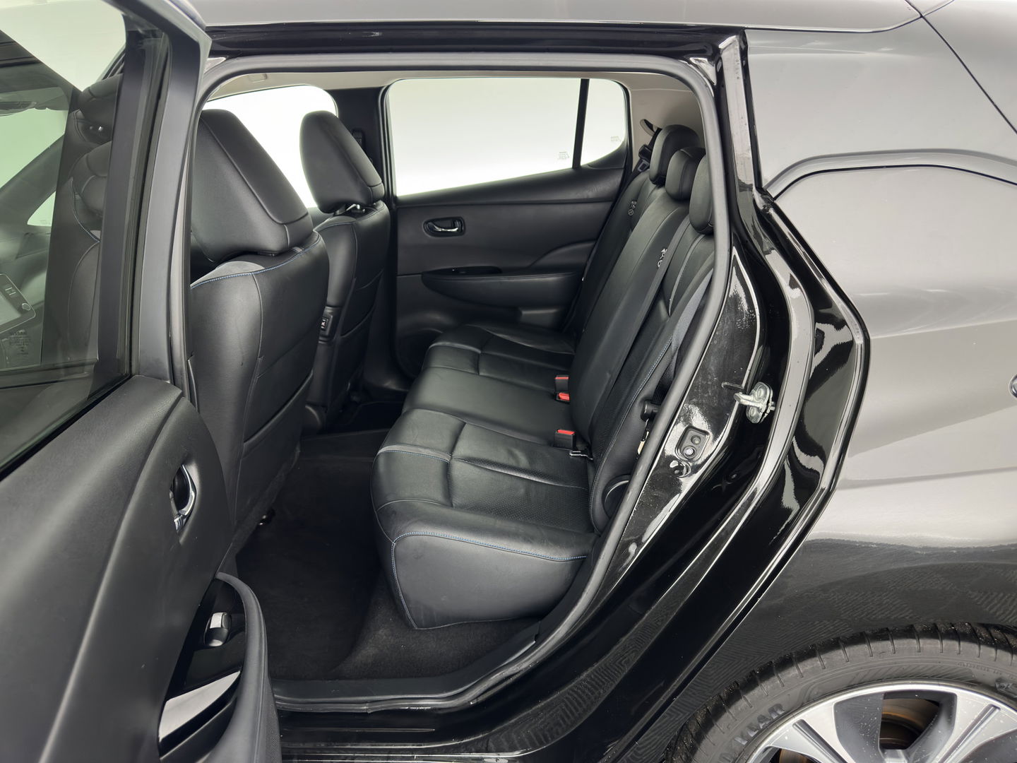 Nissan Leaf Tekna 40 kWh (SOH-83%) (INCL-BTW) *AUT | LUXURY-LEATHER | FULL-LED | BOSE-AUDIO | TOPVIEW | DAB | KEYLESS | NAVI-FULLMAP | DAB | HEATED-COMFORTSEATS | PRIVACY-GLASS | ADAPTIVE-CRUISE | 17''ALU*