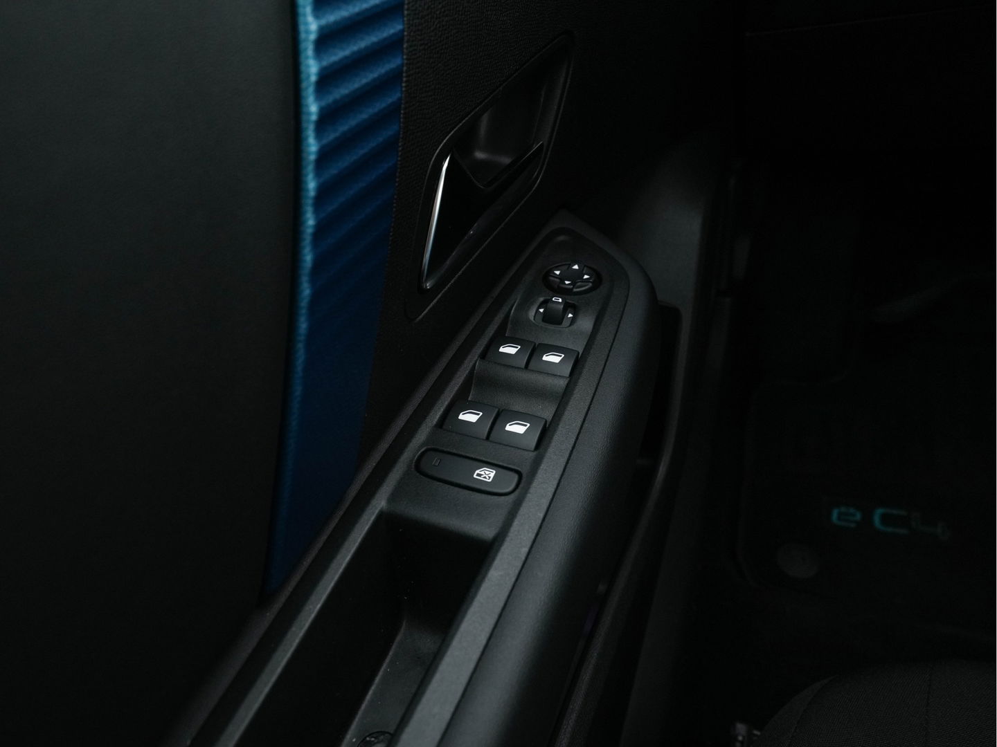 Citroën Ë-C4 X Feel 50 kWh (3-Fase ) (SOH-100%) (INCL-BTW) Aut.* HEAT-PUMP | CARPLAY | DIGI-COCKPIT | CRUISE | COMFORT-SEATS | DAB | LANE-ASSSIST | CCS-FASTLOADER | 18'' ALU*