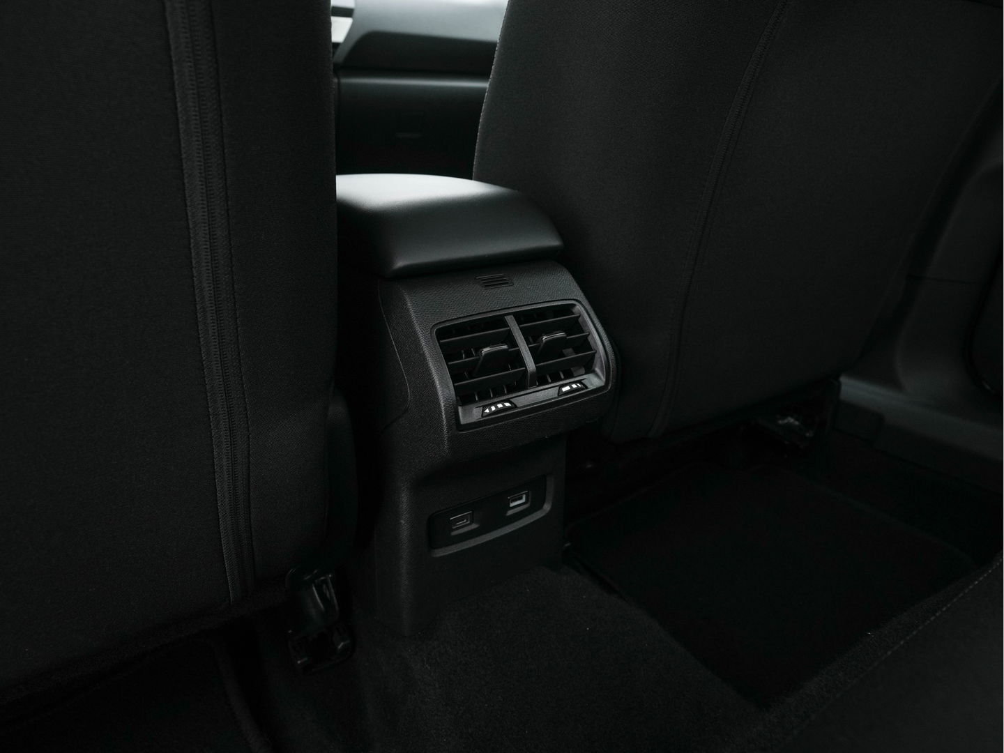 Citroën Ë-C4 X Feel 50 kWh (3-Fase ) (SOH-100%) (INCL-BTW) Aut.* HEAT-PUMP | CARPLAY | DIGI-COCKPIT | CRUISE | COMFORT-SEATS | DAB | LANE-ASSSIST | CCS-FASTLOADER | 18'' ALU*