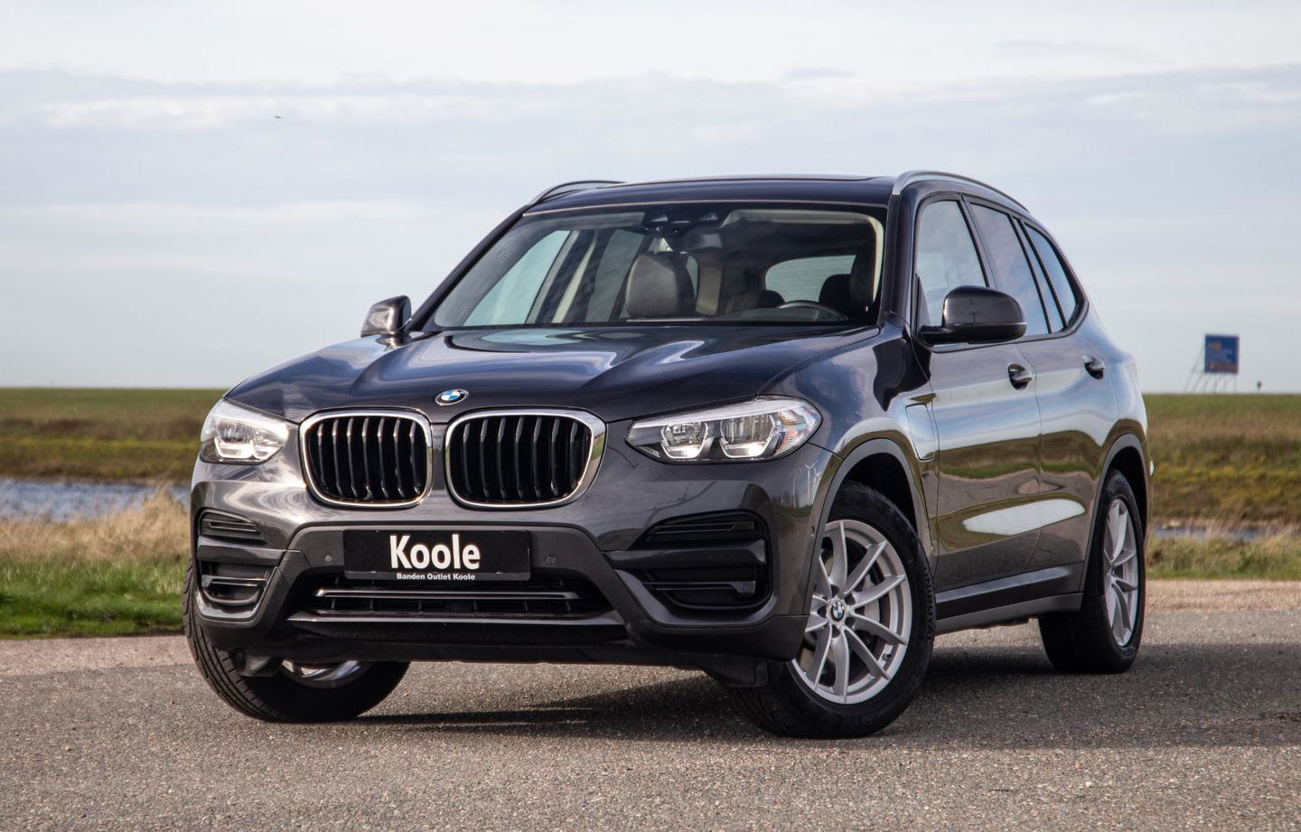 BMW X3 xDrive30e High Executive BRUIN LEER / PANORAMA DAK / AUTOMAAT / PLUG IN / CARPLAY / STOELVERWARMING
