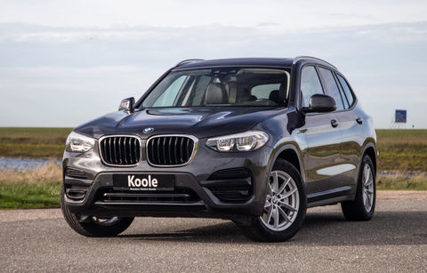 BMW X3 xDrive30e High Executive BRUIN LEER / PANORAMA DAK / AUTOMAAT / PLUG IN / CARPLAY / STOELVERWARMING