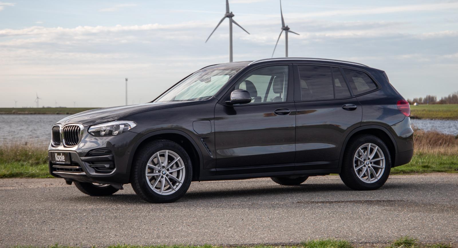 BMW X3 xDrive30e High Executive BRUIN LEER / PANORAMA DAK / AUTOMAAT / PLUG IN / CARPLAY / STOELVERWARMING