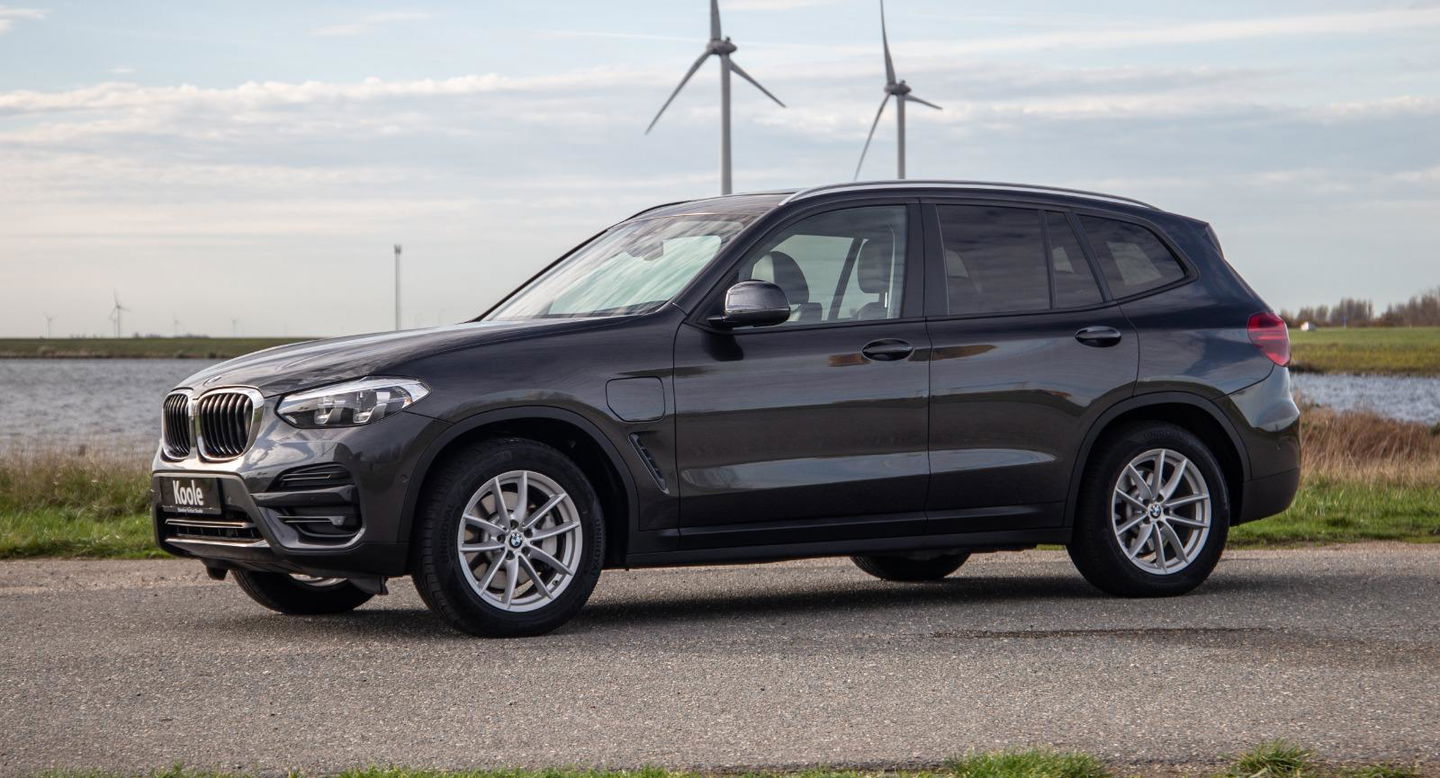 BMW X3 xDrive30e High Executive BRUIN LEER / PANORAMA DAK / AUTOMAAT / PLUG IN / CARPLAY / STOELVERWARMING