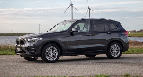 BMW X3 xDrive30e High Executive BRUIN LEER / PANORAMA DAK / AUTOMAAT / PLUG IN / CARPLAY / STOELVERWARMING