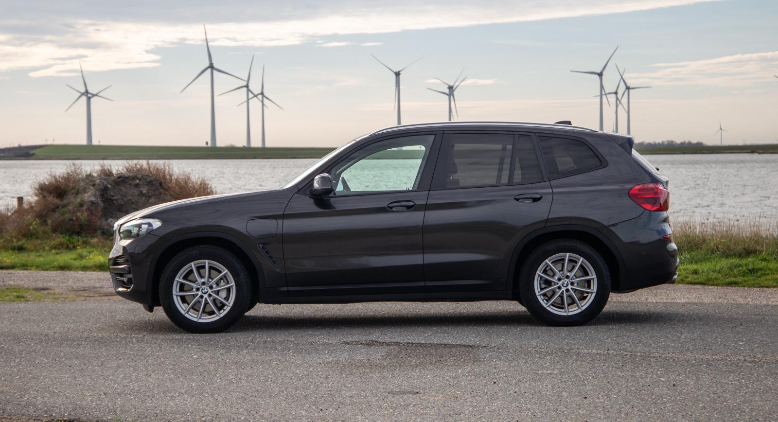 BMW X3 xDrive30e High Executive BRUIN LEER / PANORAMA DAK / AUTOMAAT / PLUG IN / CARPLAY / STOELVERWARMING