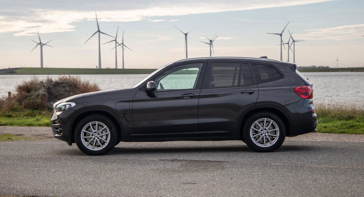 BMW X3 xDrive30e High Executive BRUIN LEER / PANORAMA DAK / AUTOMAAT / PLUG IN / CARPLAY / STOELVERWARMING