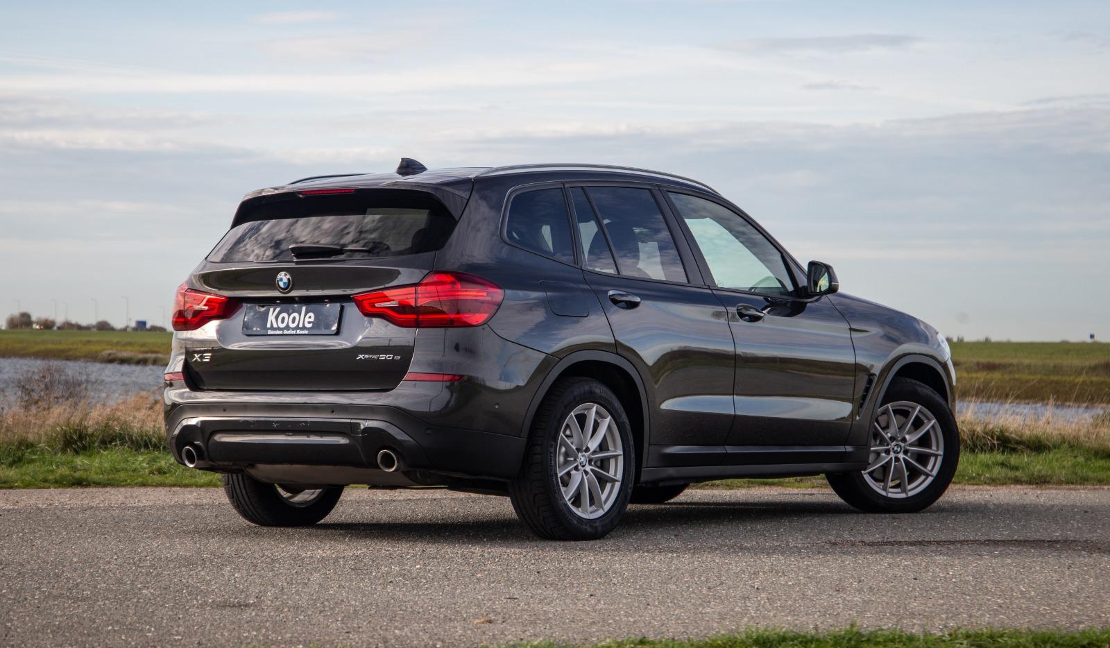 BMW X3 xDrive30e High Executive BRUIN LEER / PANORAMA DAK / AUTOMAAT / PLUG IN / CARPLAY / STOELVERWARMING