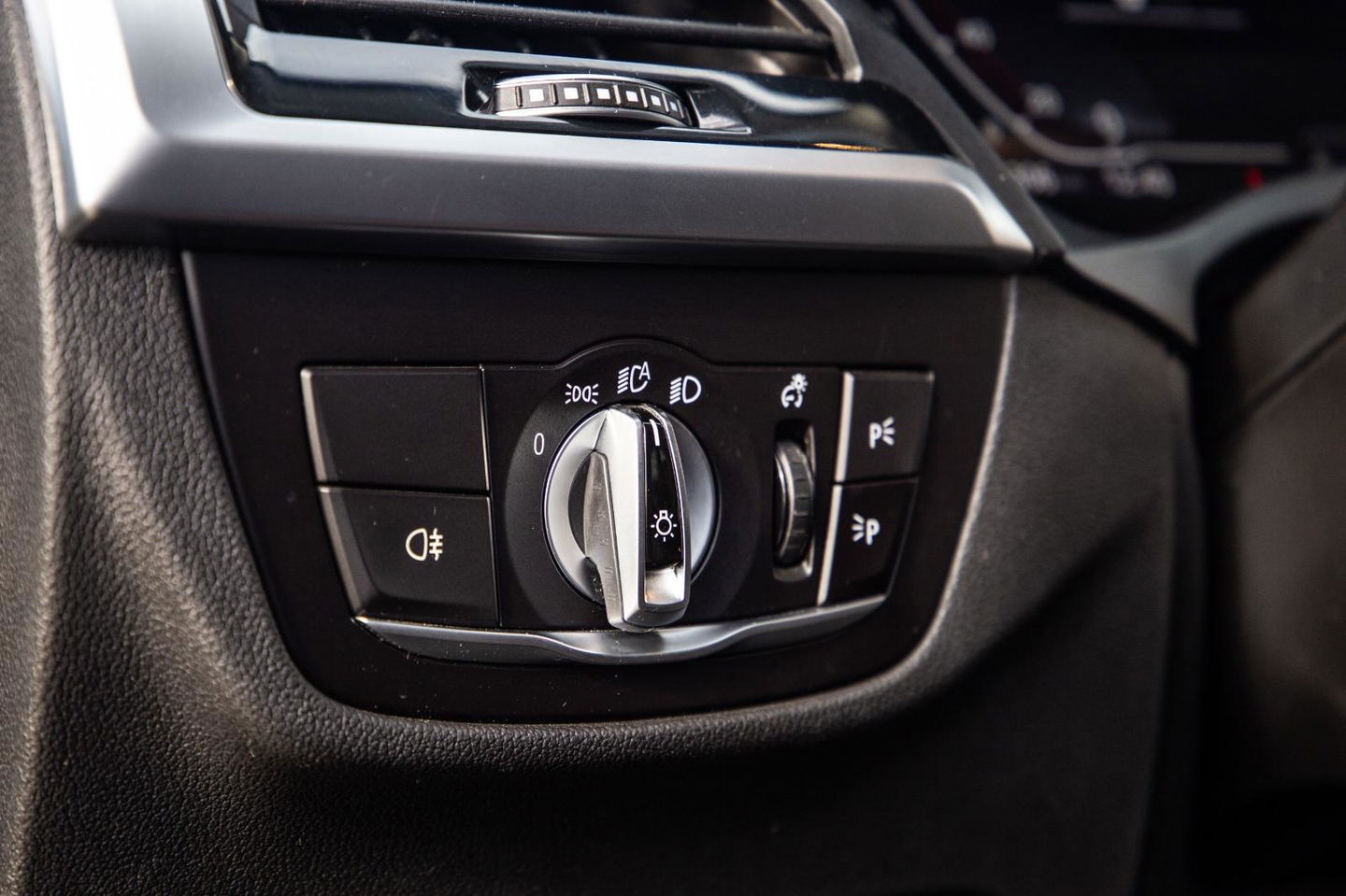 BMW X3 xDrive30e High Executive BRUIN LEER / PANORAMA DAK / AUTOMAAT / PLUG IN / CARPLAY / STOELVERWARMING