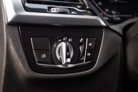 BMW X3 xDrive30e High Executive BRUIN LEER / PANORAMA DAK / AUTOMAAT / PLUG IN / CARPLAY / STOELVERWARMING