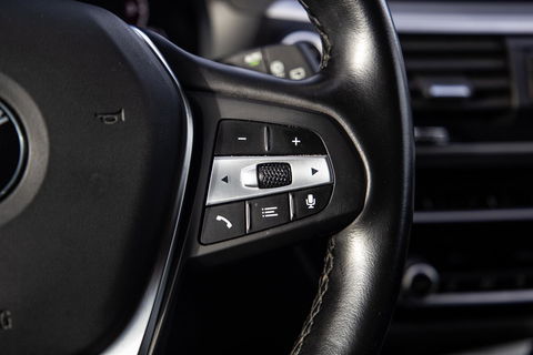 BMW X3 xDrive30e High Executive BRUIN LEER / PANORAMA DAK / AUTOMAAT / PLUG IN / CARPLAY / STOELVERWARMING