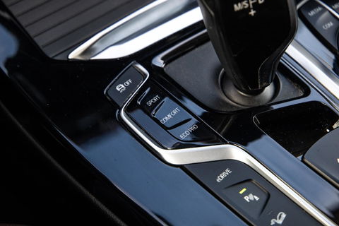 BMW X3 xDrive30e High Executive BRUIN LEER / PANORAMA DAK / AUTOMAAT / PLUG IN / CARPLAY / STOELVERWARMING